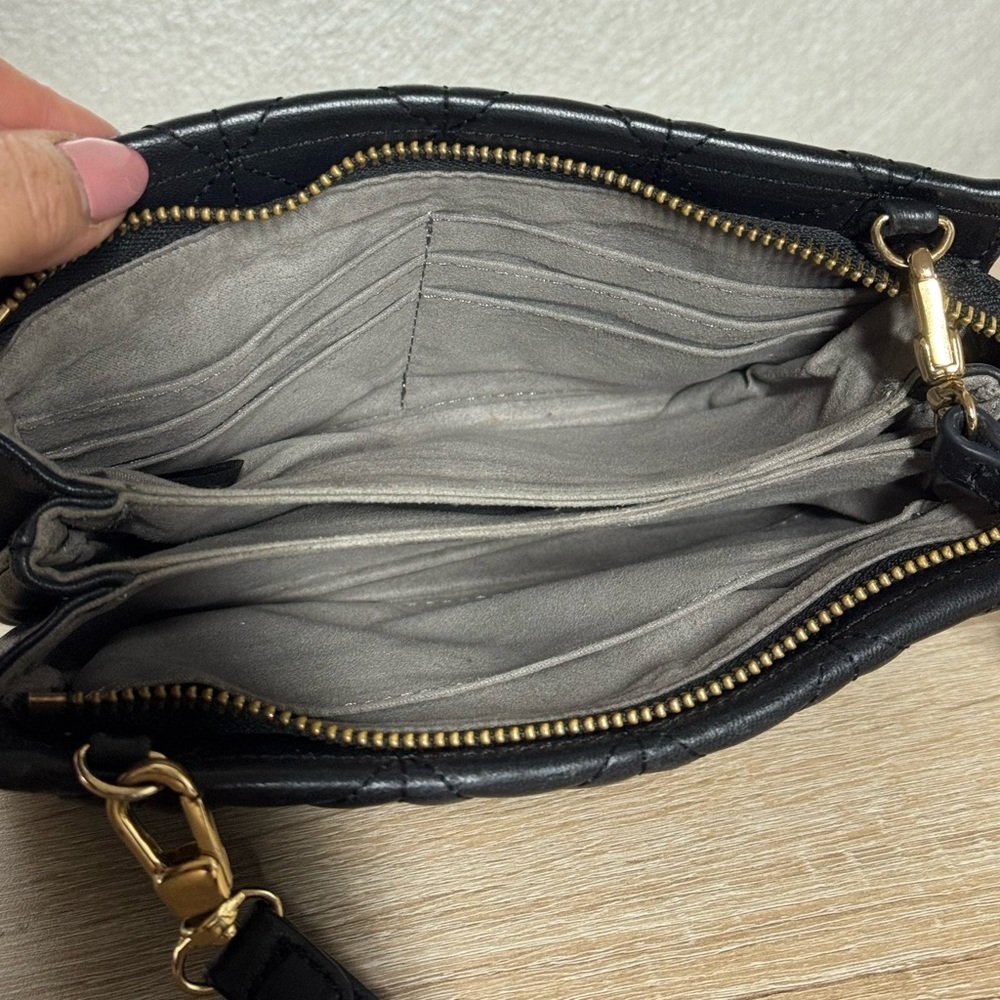 Vince Camuto Doyle Black Leather Quilted Small Crossbody Bag Wristlet Purse - Picture 7 of 11